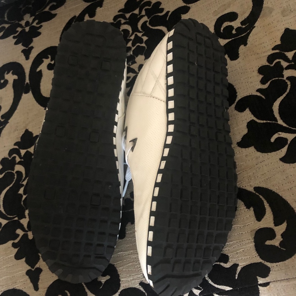 Men’s shoes - Picture 3 of 3